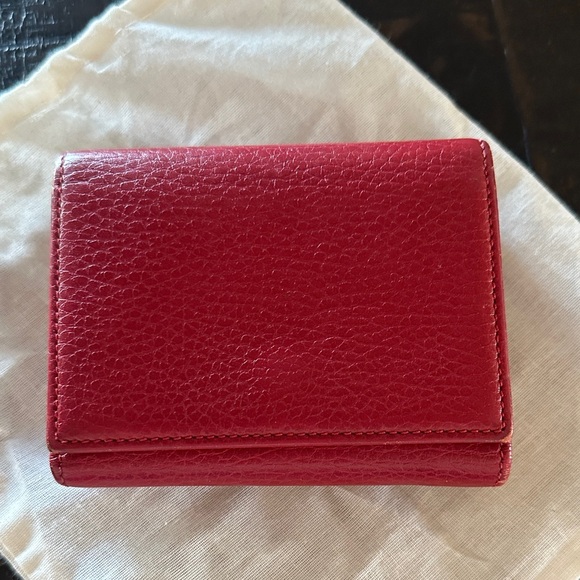 Gucci Red Leather Compact Wallet - Picture 2 of 11